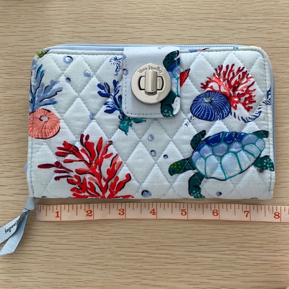 Vera Bradley quilted large blue wallet - Picture 1 of 9